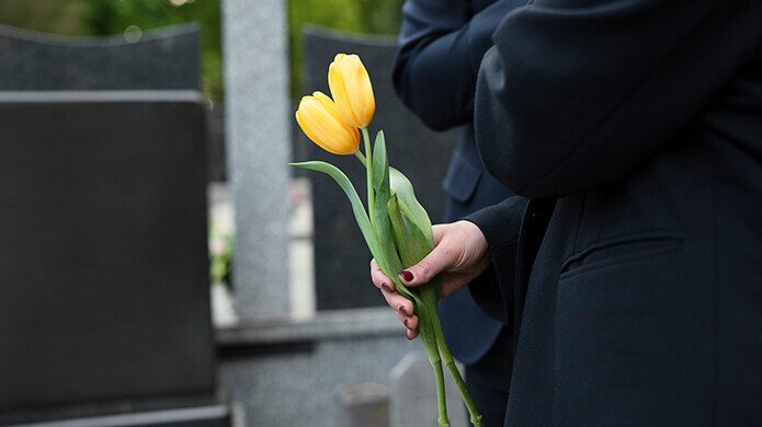 Gelbe Tulpen zur Beerdigung